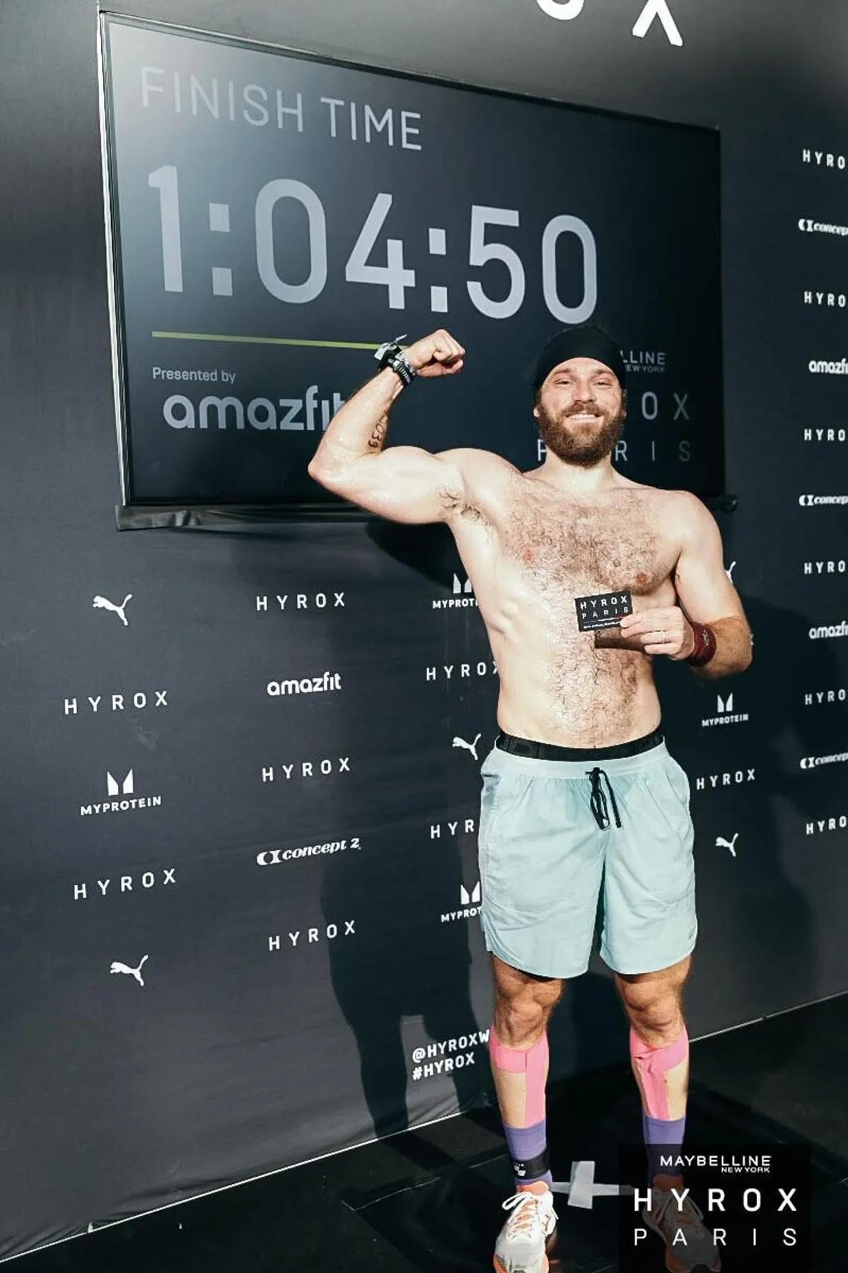 Théo à l’arrivée du HYROX Paris en 1:04:50